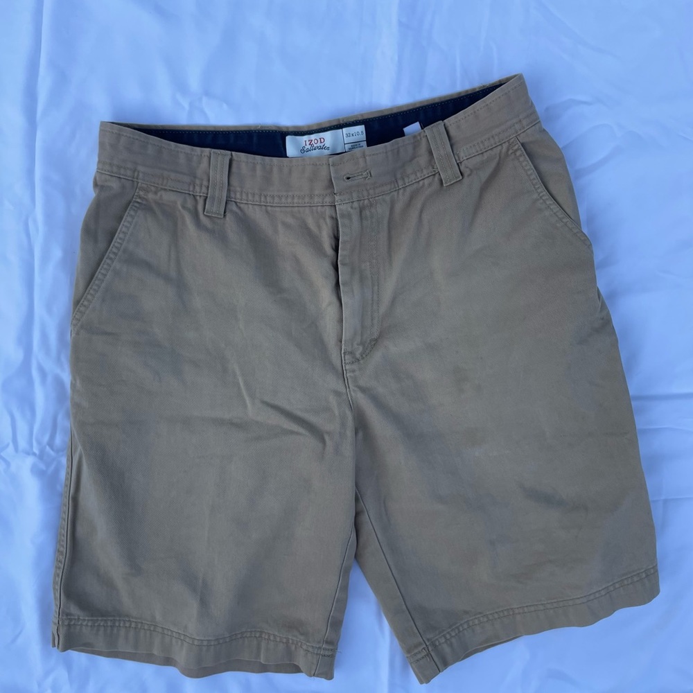 IZOD kaki shorts